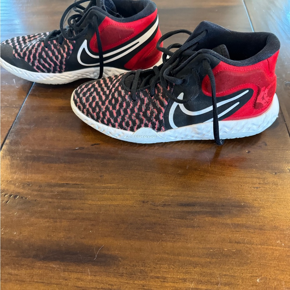Youth Nike KD Trey 5 V111 Basketball Shoes.